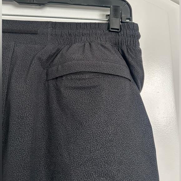 Lululemon Men's Black Casual Athletic Lightweight Shorts size large athleisure - Picture 8 of 11